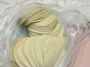 女生的饺子皮长什么样、女生包的饺子皮是什么样子的？